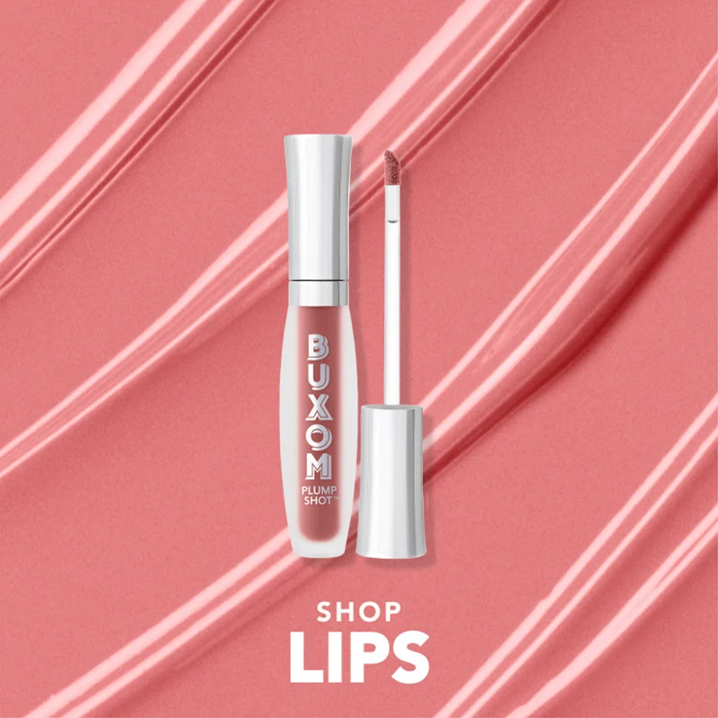 Buxom Plump Shot lipgloss i rosanude farge, med applikator. Tekst: Handle lepper.