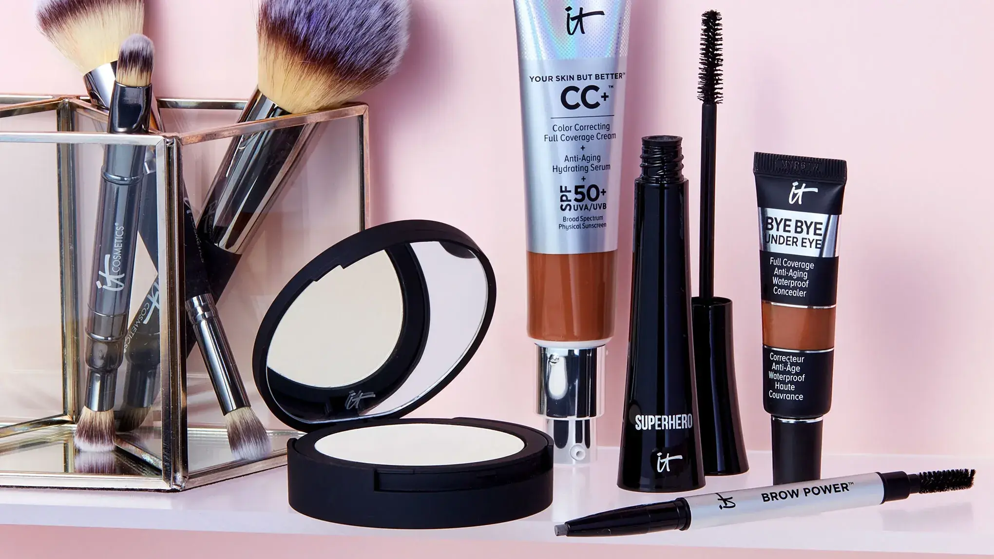 Topplista med sminkfavoriter från IT Cosmetics – inklusive CC-cream, concealer, puder och sminkborstar