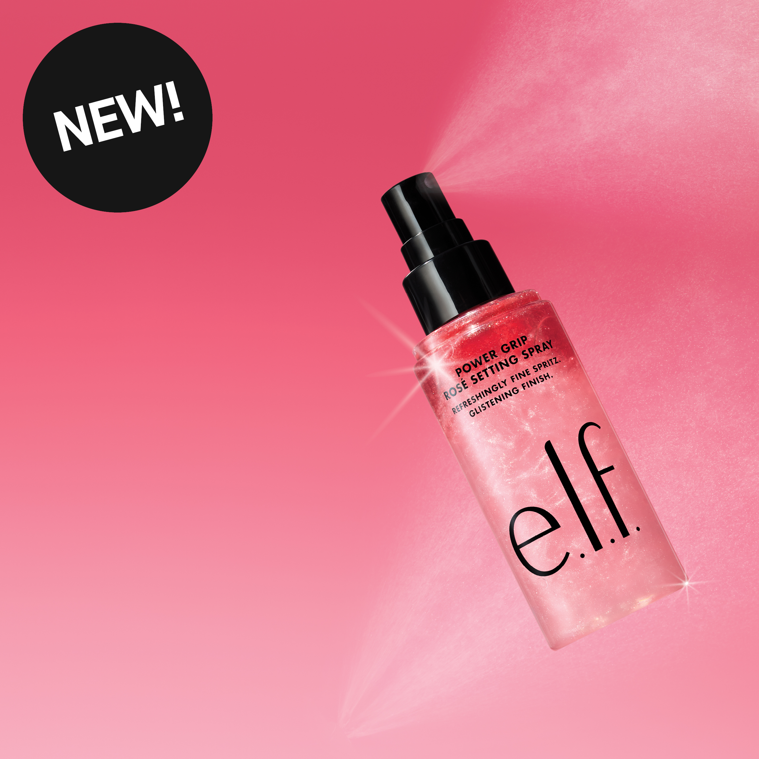  e.l.f. Power Grip Rose Setting Spray mot rosa bakgrunn, med spray som kommer ut av flasken.