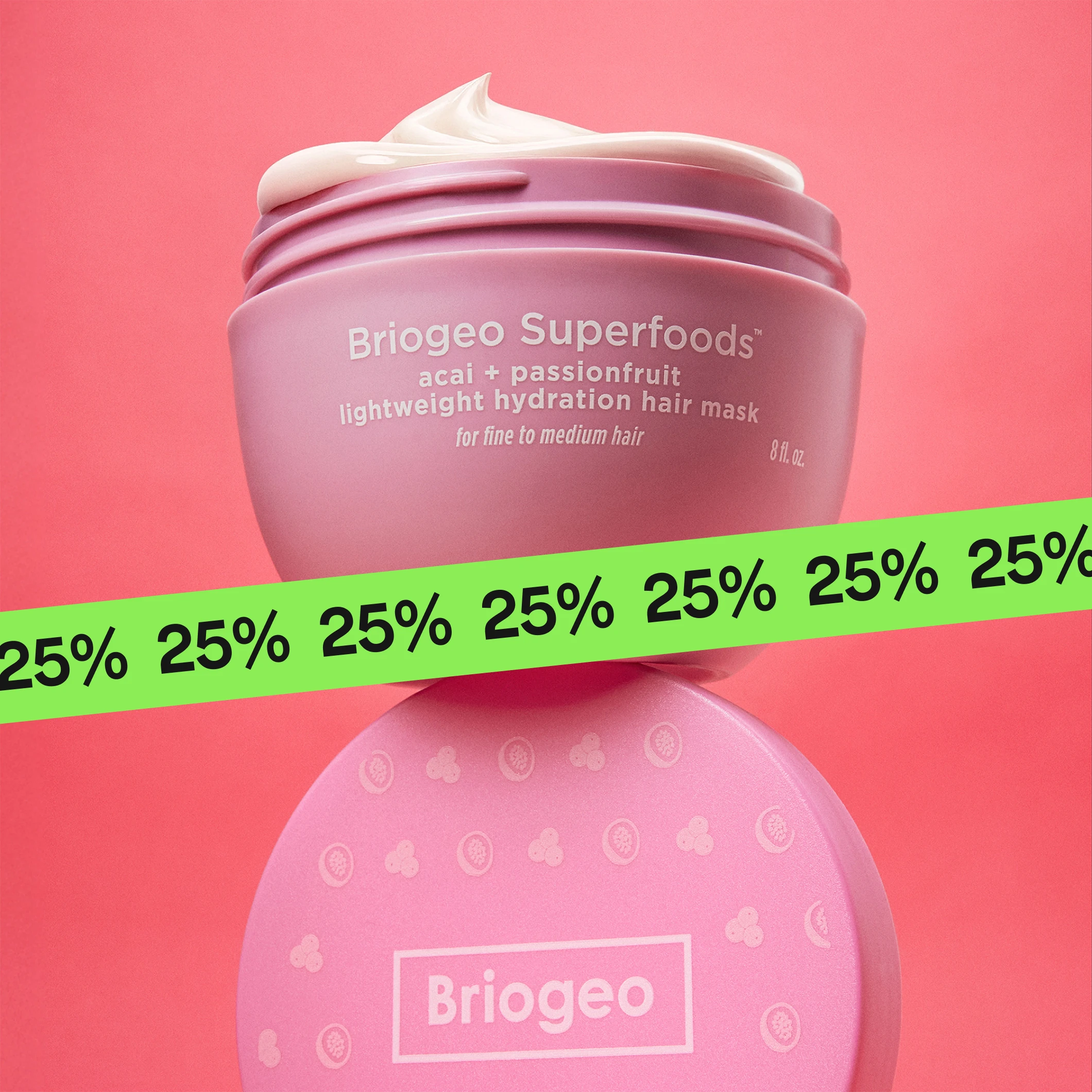 Produktbild av “Briogeo Superfoods acai + passionfruit lightweight hydration hair mask for fine to medium hair 8 fl. oz.” i rosa burk med lock under, överlagd av en grön “25%”-banderoll.