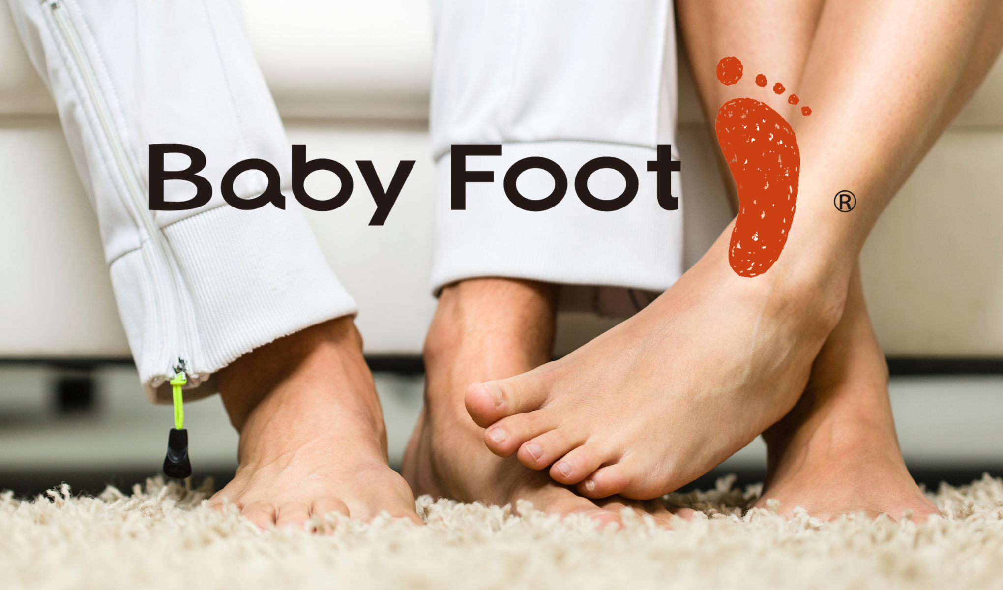 Kampanjbild för Baby Foot med bara fötter mot ljus matta och texten “Baby Foot”. En orange fotikon visas bredvid benen på personen.
