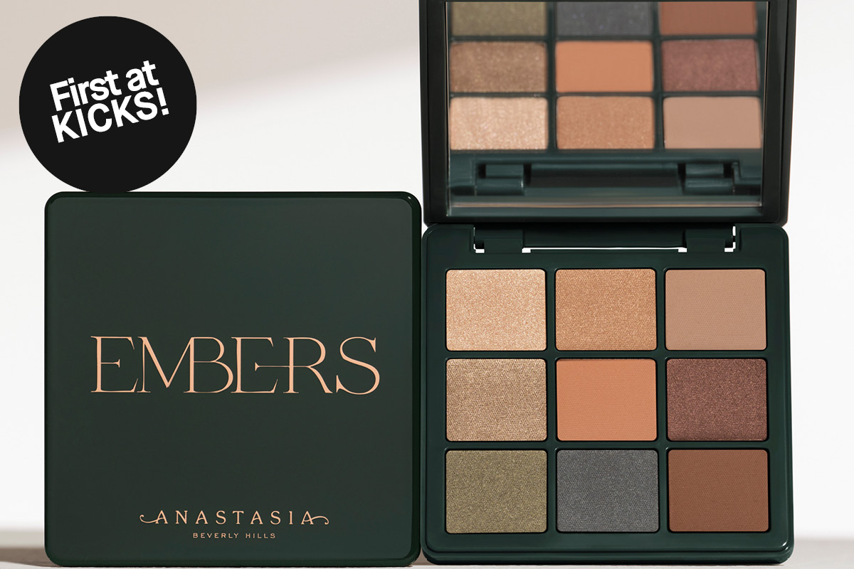 Anastasia Beverly Hills Embers ögonskuggspalett innehåller nio nyanser som sträcker sig från varma bruna och guldtoner till gröna och gråa nyanser. Paletten är i ett mörkgrönt fodral med guldfärgad text.
