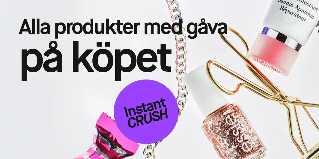 Alla produkter med gåva på köpet. Bilden visar en kedja, en tub med hudvårdsprodukt, en glitter nagellack och en godisbit. Texten "Instant CRUSH" är placerad i en lila cirkel.