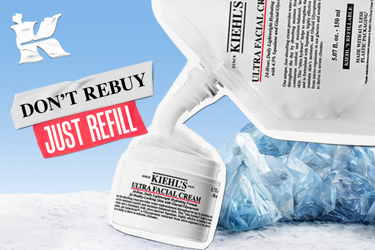 Kiehl's Ultra Facial Cream -kasvovoiteen täydennyspakkaus kaataa voiteen purkkiin. Taustalla on kasa sinisiä muovipusseja ja sininen taivas. Kuvan tekstissä lukee: ”Älä osta uudelleen, täytä vain uudelleen”, ja vasemmassa yläkulmassa näkyy Kiehl'sin logo.
