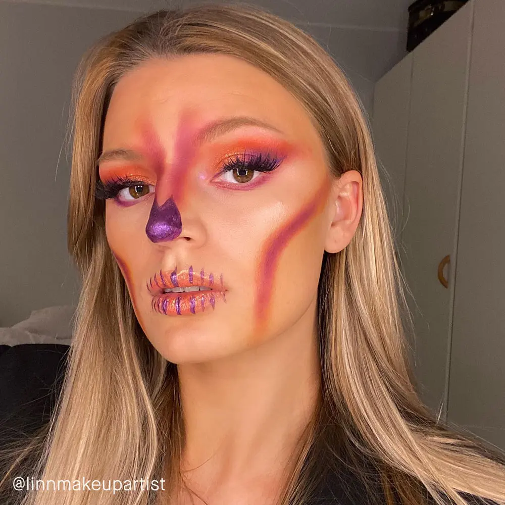  @linnmakeupoartist i avancerad och inspirerande halloweensminkning.