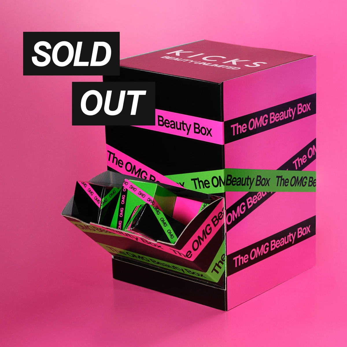 Utsolgt: KICKS 'The OMG Beauty Box', en rosa og svart boks innpakket med grønn og rosa teip.