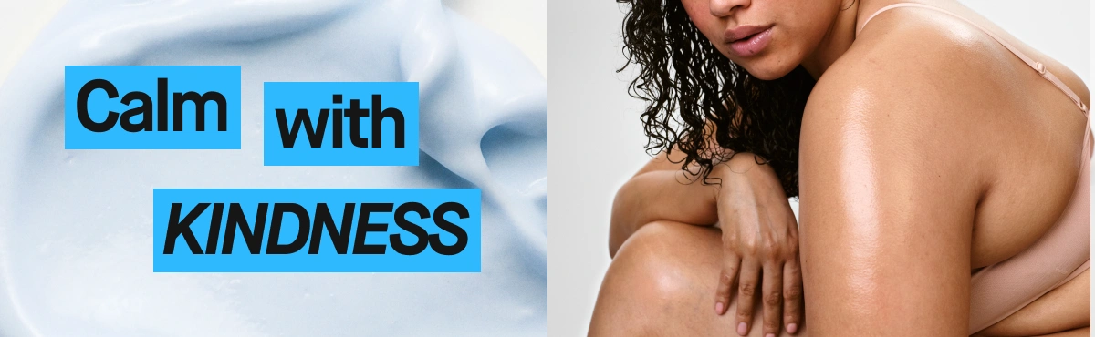 Vaaleansininen voidemainen ihonhoitotuote vieressä useita ihonhoitotuotteita merkeiltä kuten Bioderma, La Roche-Posay, ACO, Eucerin ja Decubal aseteltuna henkilön eteen. Teksti "Calm with KINDNESS" näkyy sinisissä laatikoissa.