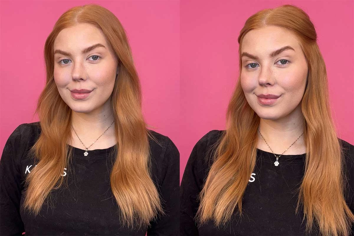 En person med långt, rött hår står framför en rosa bakgrund och har på sig en svart tröja med texten "KICKS". Håret är stylat på två olika sätt.