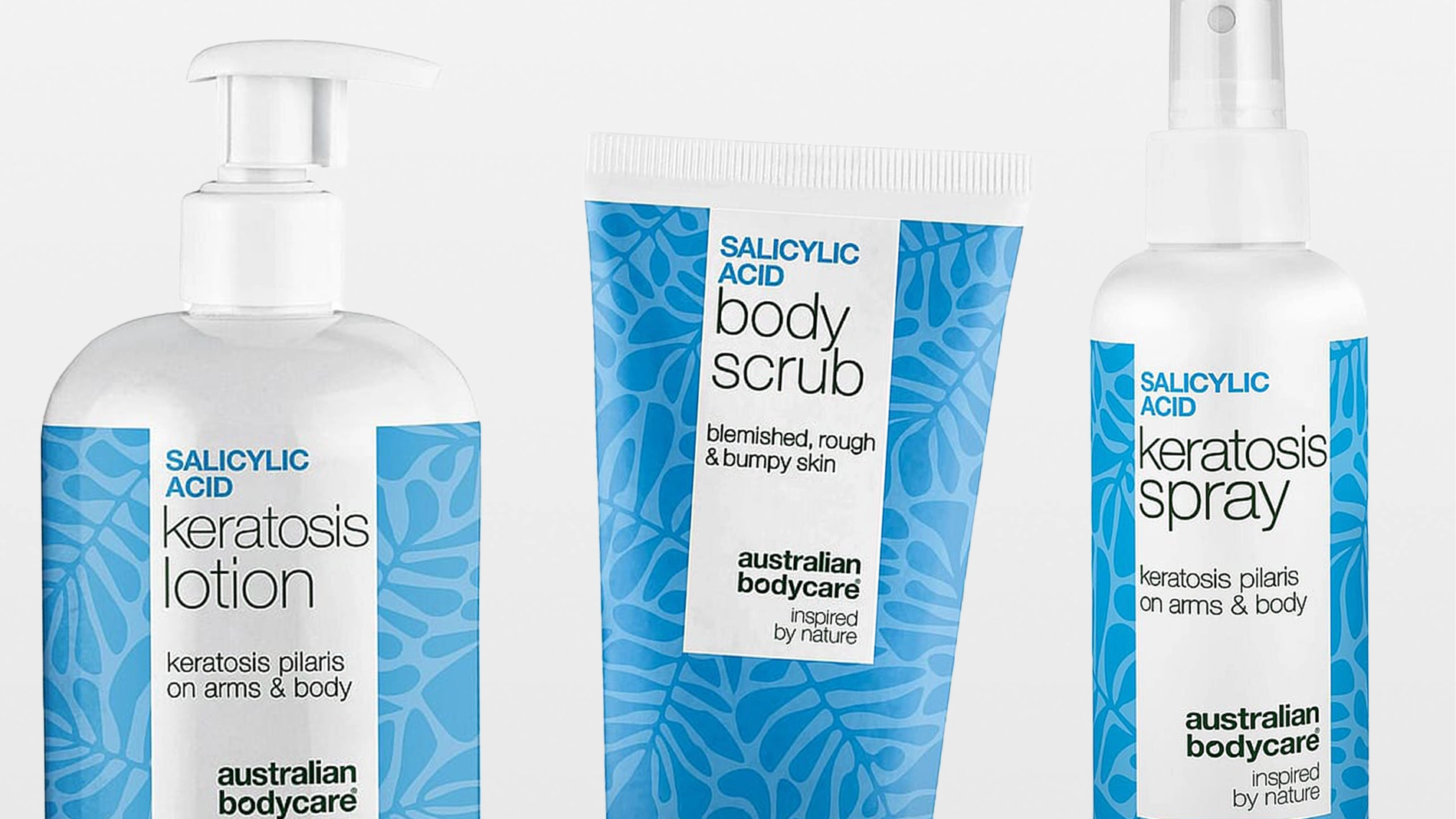 Tre hudpleieprodukter med salisylsyre fra Australian Bodycare: Keratosis Lotion med pumpe, Body Scrub i tube og Keratosis Spray, med teksten “salicylic acid”, “keratosis lotion”, “body scrub” og “keratosis spray” samt “keratosis pilaris on arms & body” og “blemished, rough & bumpy skin”.
