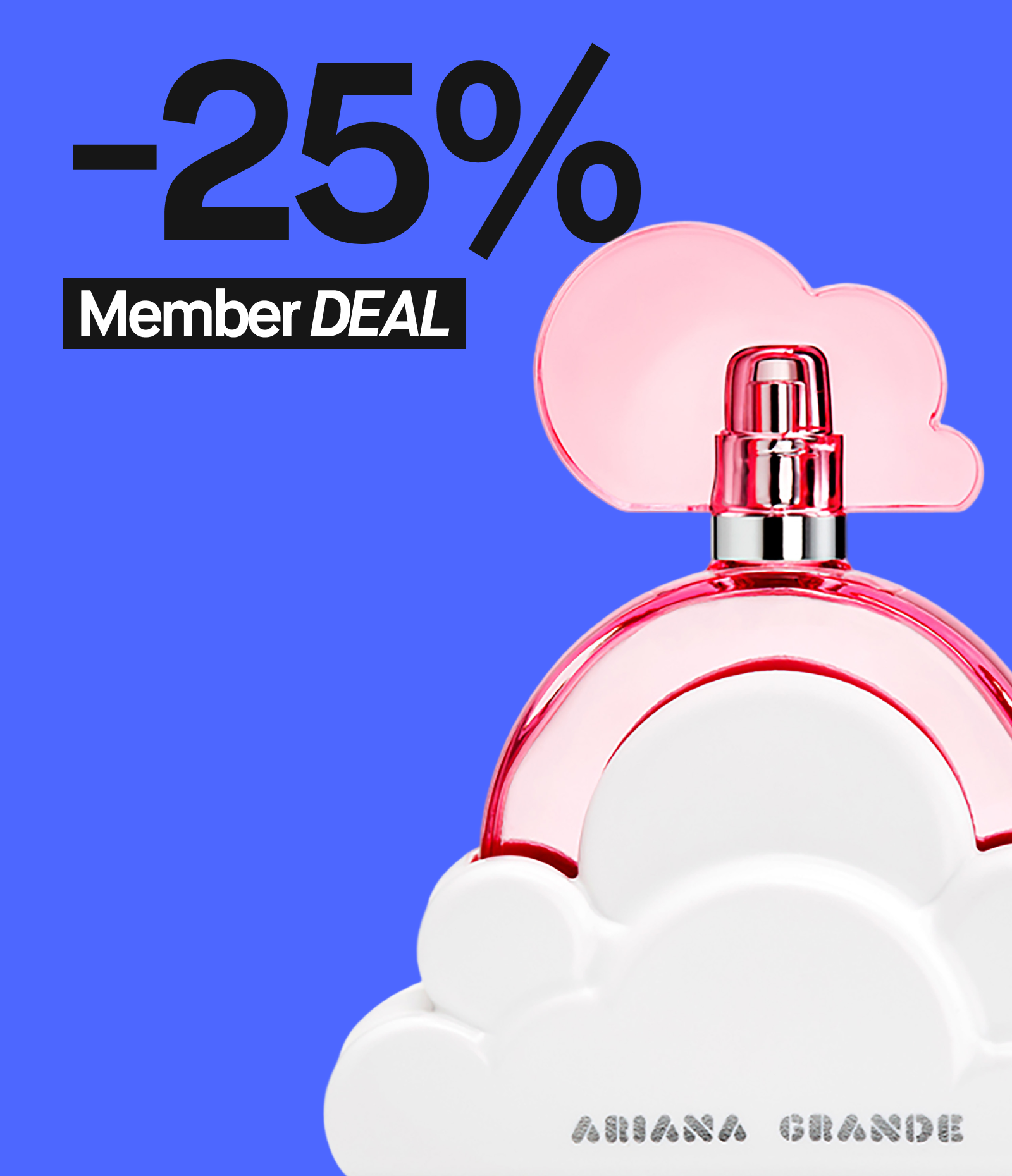 Kuva Ariana Grande -hajuvedestä, jossa on valkoinen pilven muotoinen pullo ja vaaleanpunainen korkki. Vasemmassa yläkulmassa lukee "-25% Member DEAL" sinisellä taustalla.