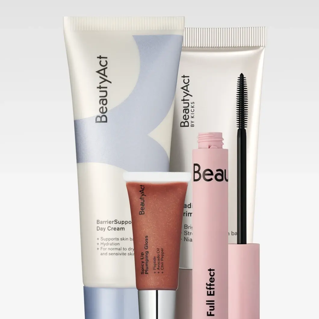 BeautyAct BarrierSupport Day Cream, Spicy Lip Plumping Gloss og Full Effect mascara.