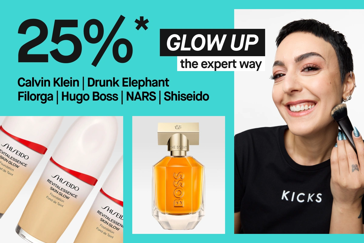 Turkos kampanjbild med texten “-25%*” och varumärkena “Calvin Klein | Drunk Elephant | Filorga | Hugo Boss | NARS | Shiseido”. Synliga produkter inkluderar Shiseido Revitalessence Skin Glow foundation och Hugo Boss The Scent parfym tillsammans med person som applicerar makeup med sminkborste.