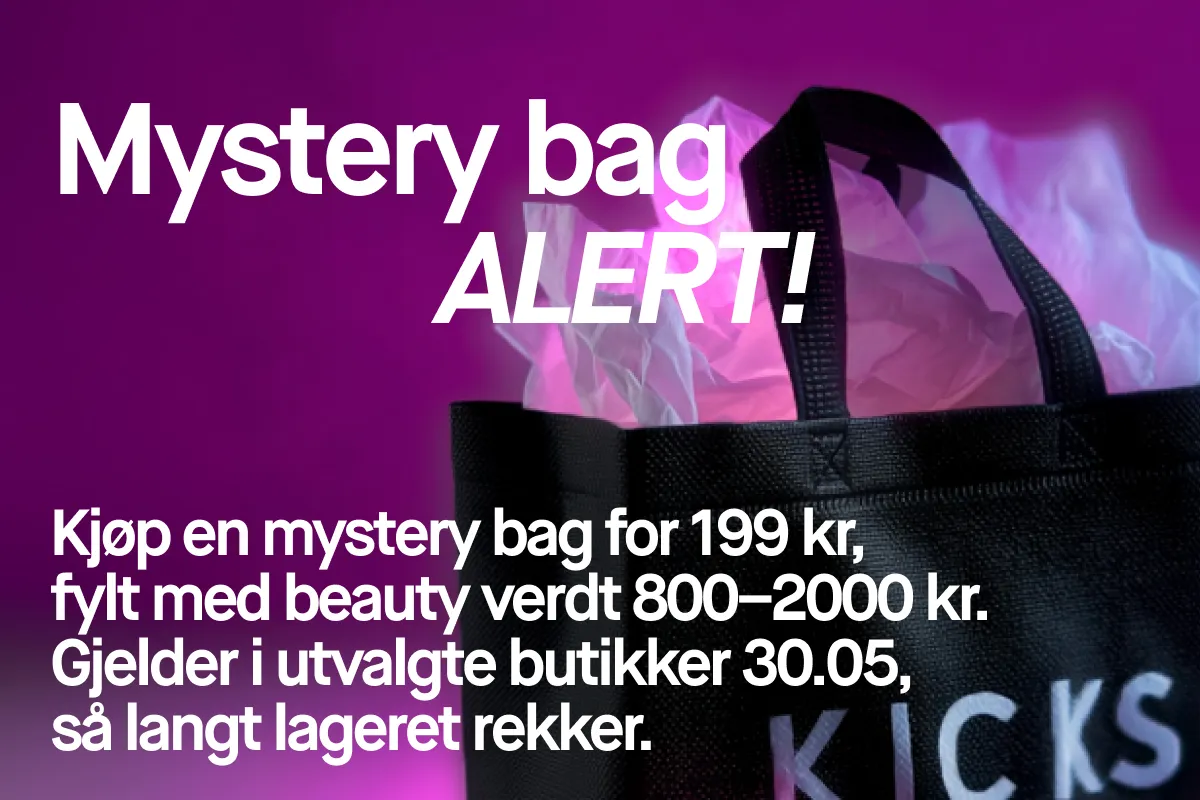 Kampanjebild med en svart KICKS-väska fylld med silkespapper mot en rosa/lila bakgrund. Text: ”Mystery bag ALERT! Handla en mystery bag för 199 kr, fylld med beauty värde 800–2000 kr. Gäller så långt lagret räcker i utvalda butiker 30/5.”