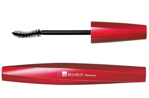 En röd mascara från märket Fiberwig med en böjd borste och en avtagbar kork.