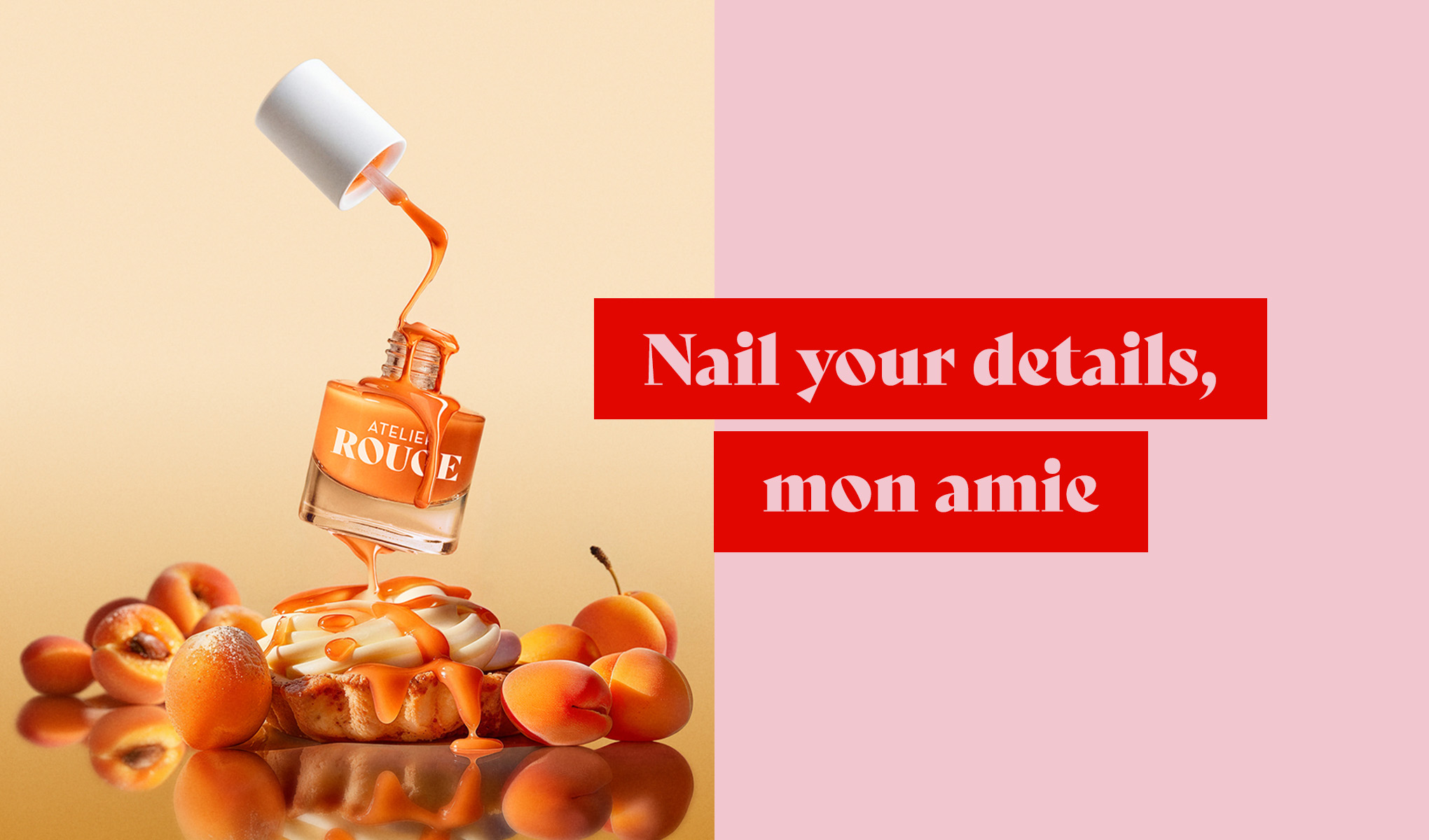 Oranssi kynsilakkapullo Atelier Rougelta, josta valuu lakkaa. Pullo on asetettu kuorrutteisen kakun päälle, jota ympäröivät aprikoosit. Oikealla on teksti ”Nail your details, mon amie” vaaleanpunaisella pohjalla, jossa on punaisia tekstilohkoja.