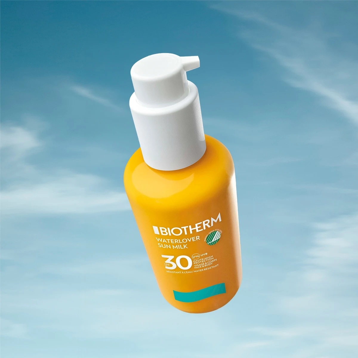 Keltainen Biotherm Waterlover Sun Milk SPF 30 -pullo. Etiketissä lukee: 'BIOTHERM WATERLOVER SUN MILK SPF 30 UVA UVB HAUTE/HIGH PROTECTION VISAGE & CORPS / FACE & BODY RESISTANT À L'EAU / WATER RESISTANT'.
