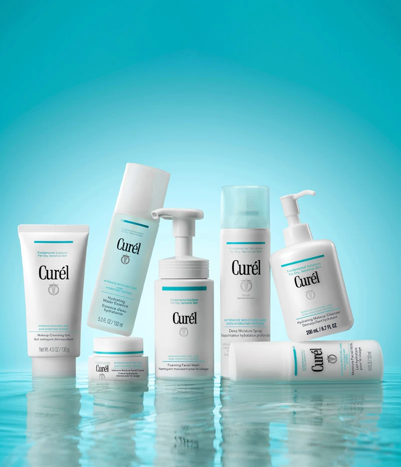Curél hudvårdskollektion på vatten: Makeup Cleansing Gel, Hydrating Water Essence, Intensive Moisture Facial Cream, Foaming Facial Wash, Deep Moisture Spray, Hydrating Makeup Cleanser, Moisture Facial Milk.