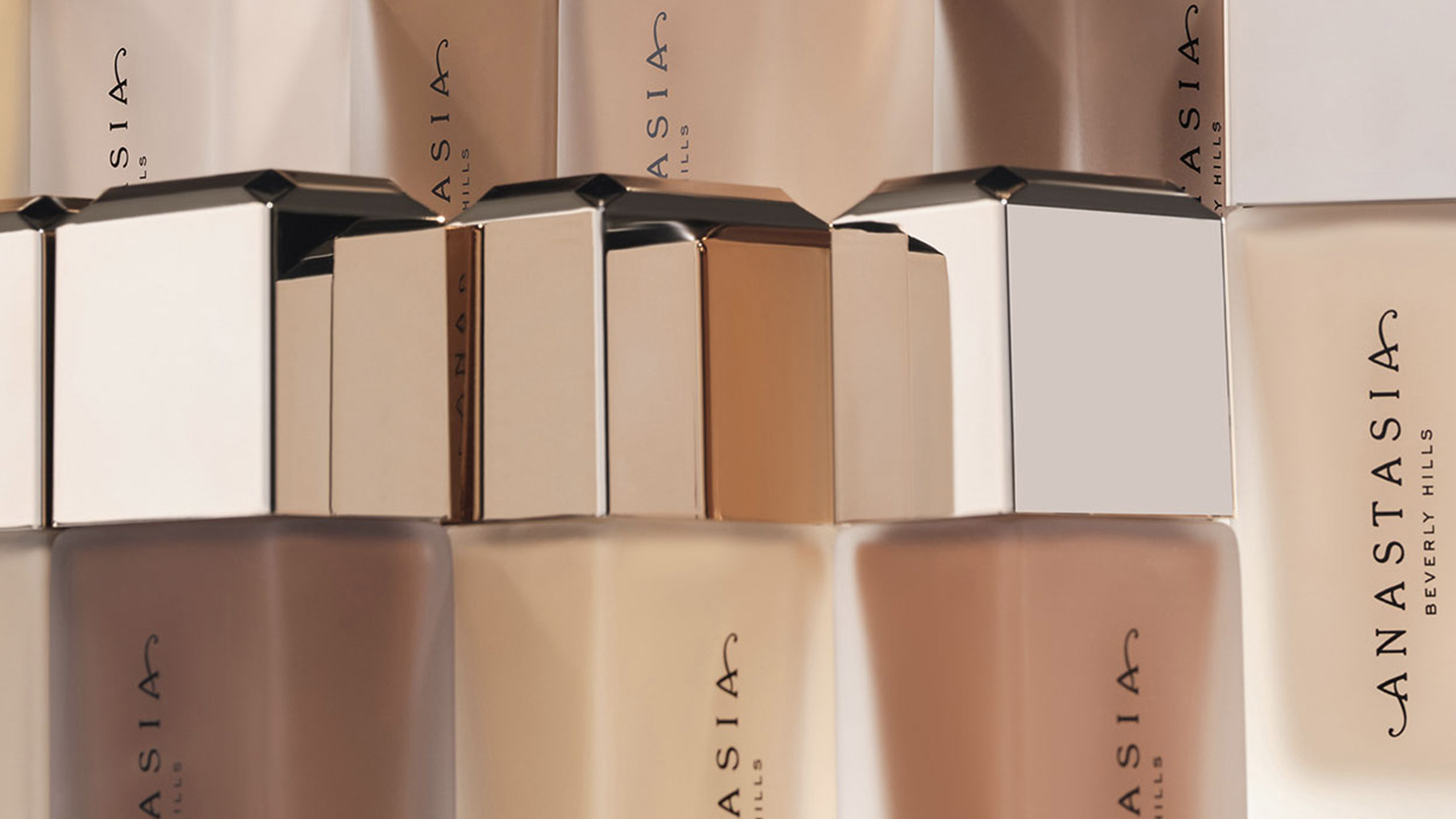 Anastasia Beverly Hills -meikkivoidepulloja eri sävyissä.