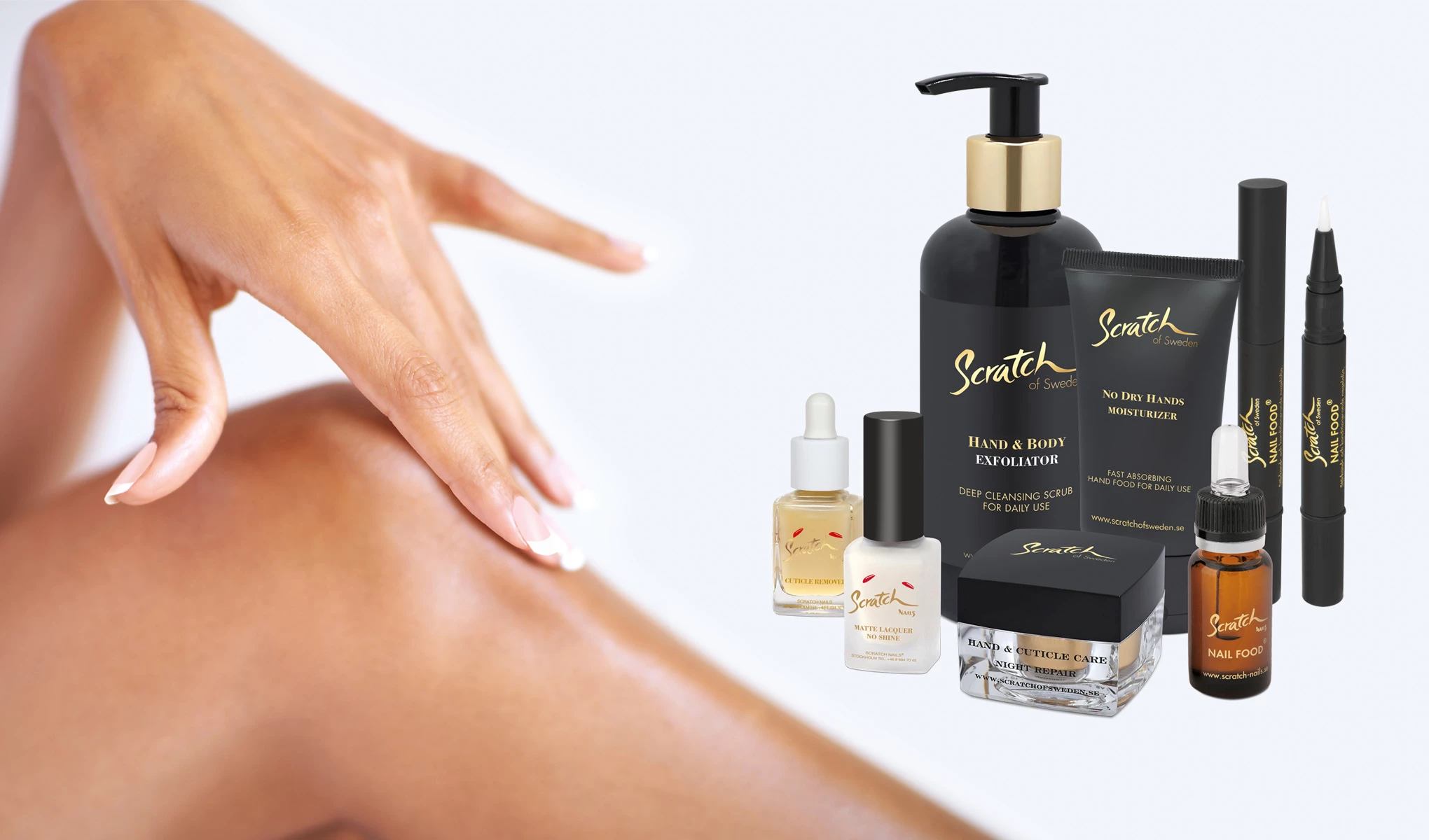 Hand med välvårdade naglar bredvid Scratch of Sweden-produkter för hand- och nagelvård i eleganta svarta och guldiga förpackningar.