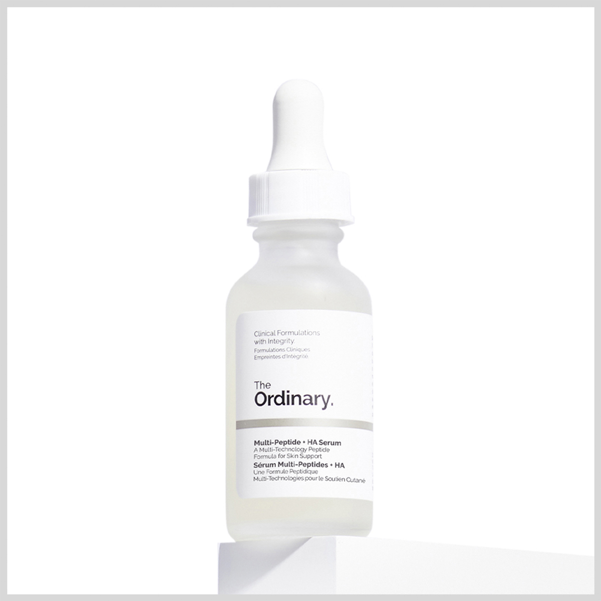 "TThe Ordinary" Multi-Peptide + HA Seerumi 30 ml vaaleanvalkoista taustaa vasten.