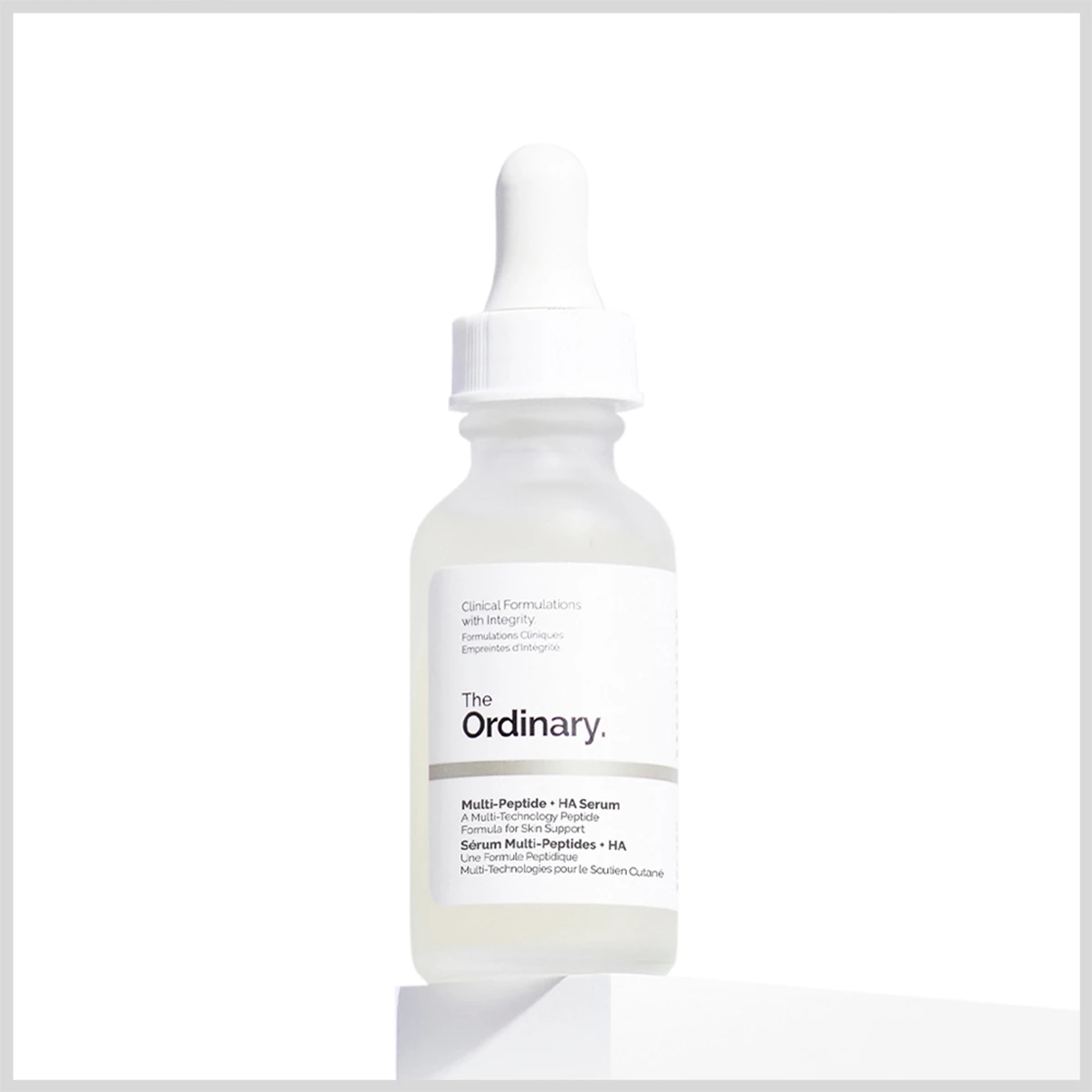 "TThe Ordinary" Multi-Peptide + HA Seerumi 30 ml vaaleanvalkoista taustaa vasten.