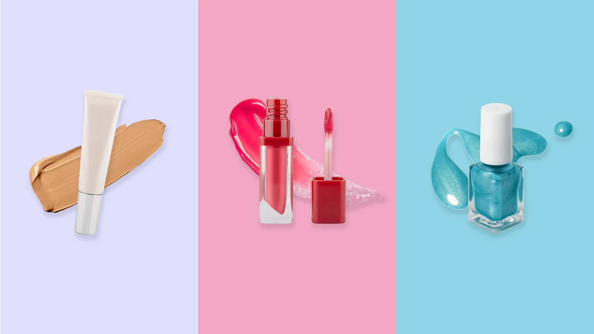  Foundation i tub med beige nyans på ljuslila bakgrund, flytande läppfärg i rosa nyans med applikator på rosa bakgrund och blå nagellackflaska med droppar på ljusblå bakgrund.