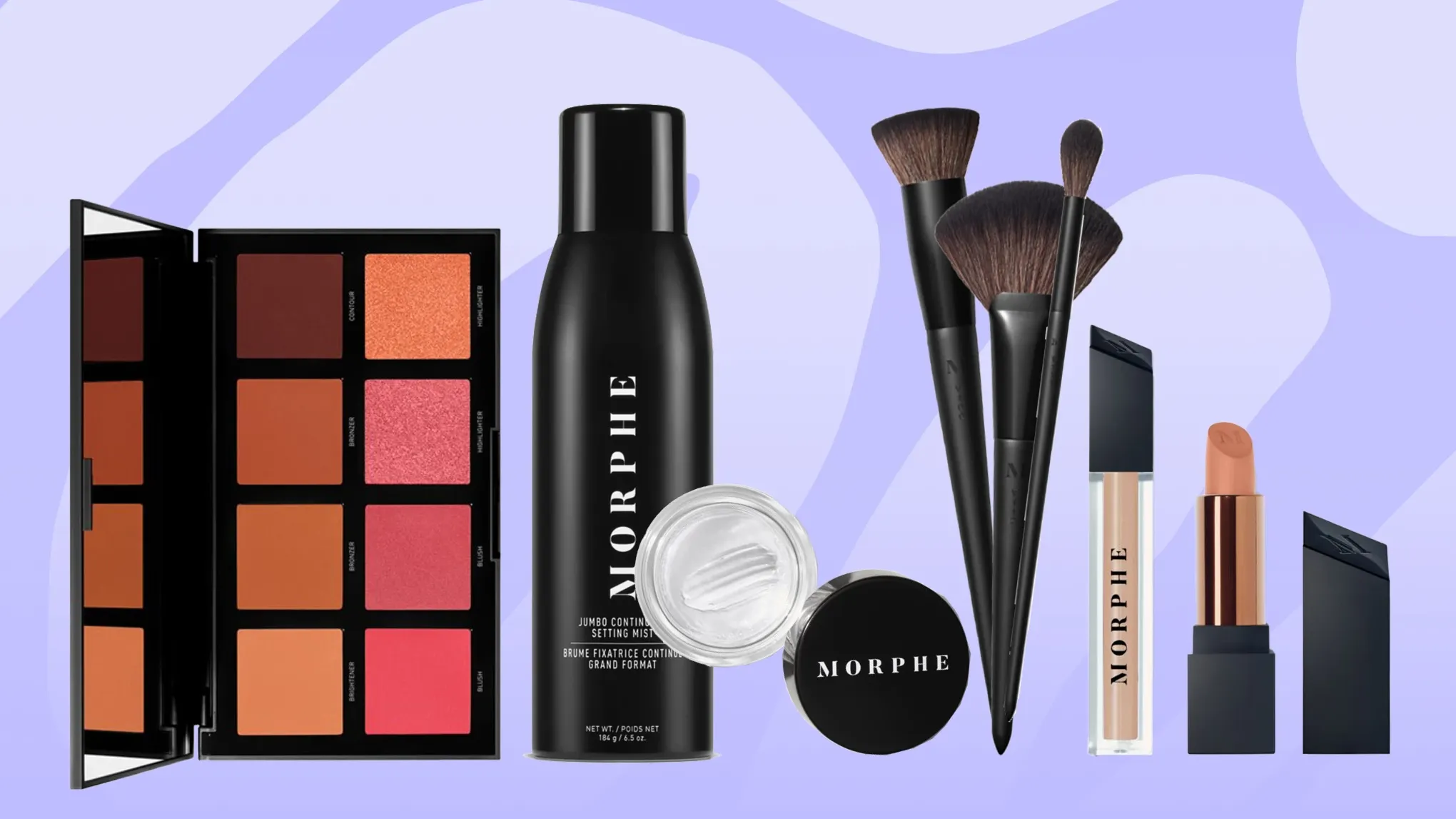 Sminkprodukter från Morphe, inklusive en palett, setting spray, borstar, concealer och läppstift.