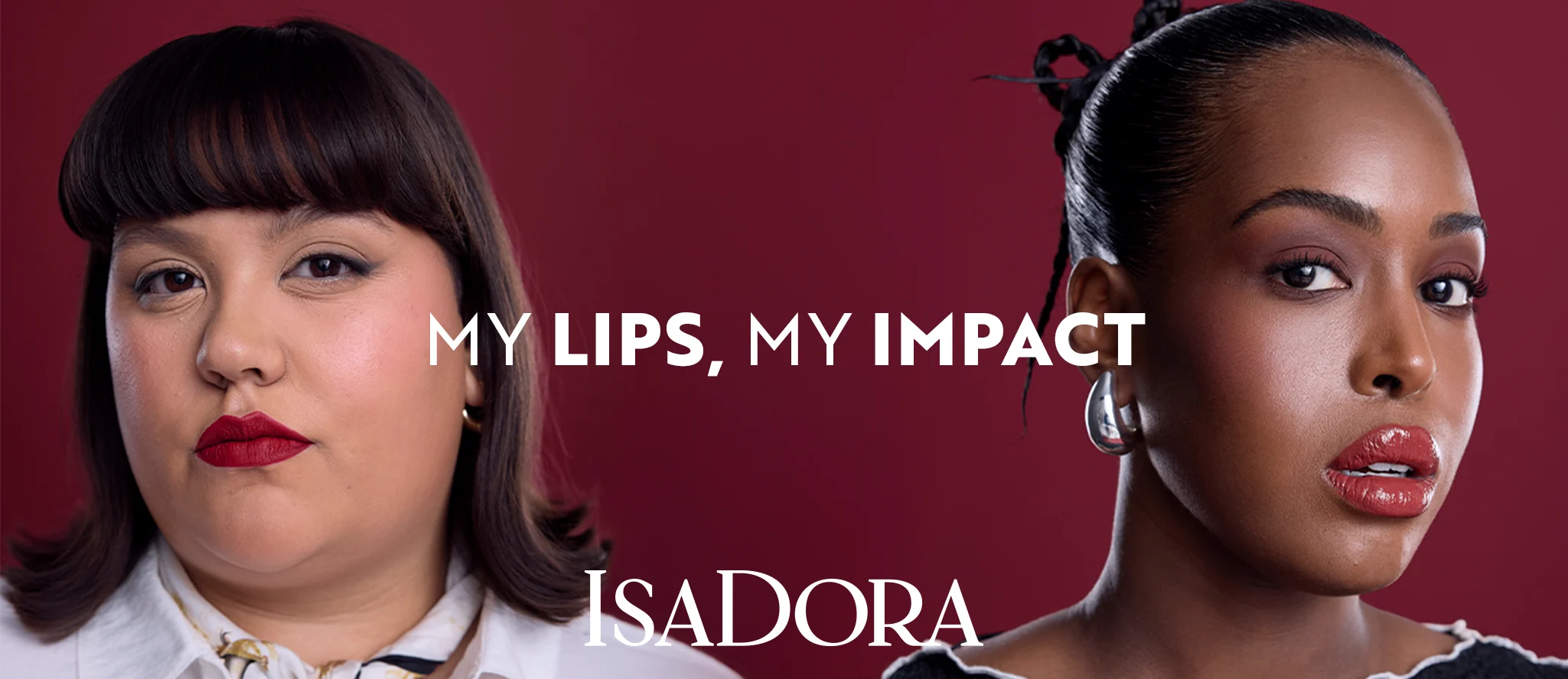 IsaDora kampanjbild med två modeller som bär rött läppstift, smink mot vinröd bakgrund med texten “My Lips, My Impact”.