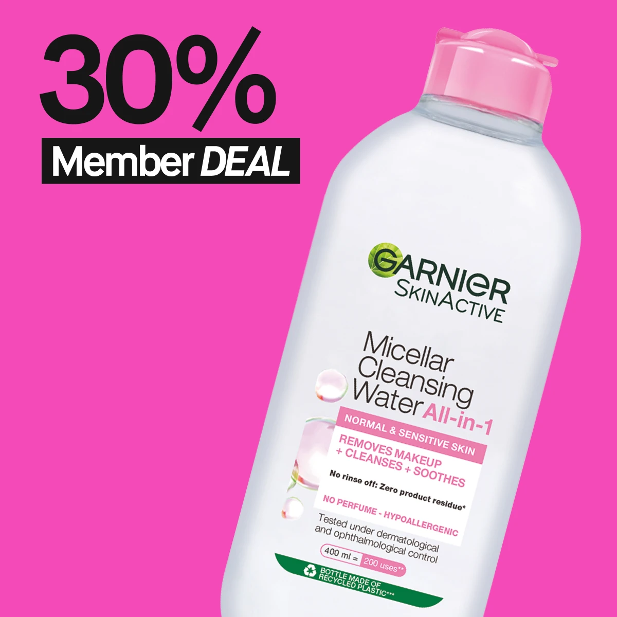 Bildet viser et nærbilde av en gjennomsiktig flaske med rosa lokk fra Garnier. Teksten på flasken lyder "Micellar Cleansing Water All-in-1". Bakgrunnen er rosa og teksten "30% Member DEAL" vises over flasken.