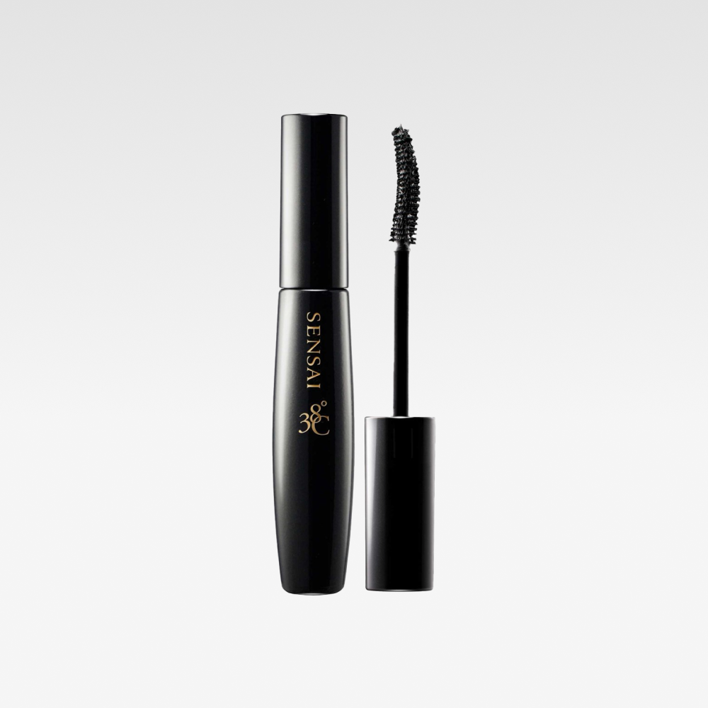 Make up produkt mot en vit bakgrund