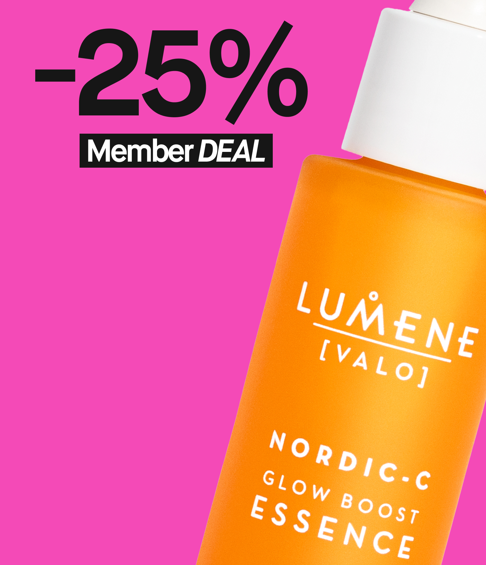 Lumene Nordic-C Glow Boost Essence -kasvoseerumi. Oranssi pullo valkoisella korkilla. Kuvassa teksti '-25% Member DEAL' vaaleanpunaisella taustalla.