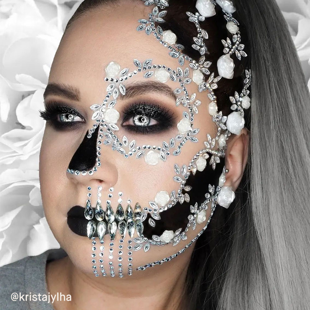 @kristajylha kauniissa ja inspiroivassa Halloween-meikissä kivillä.