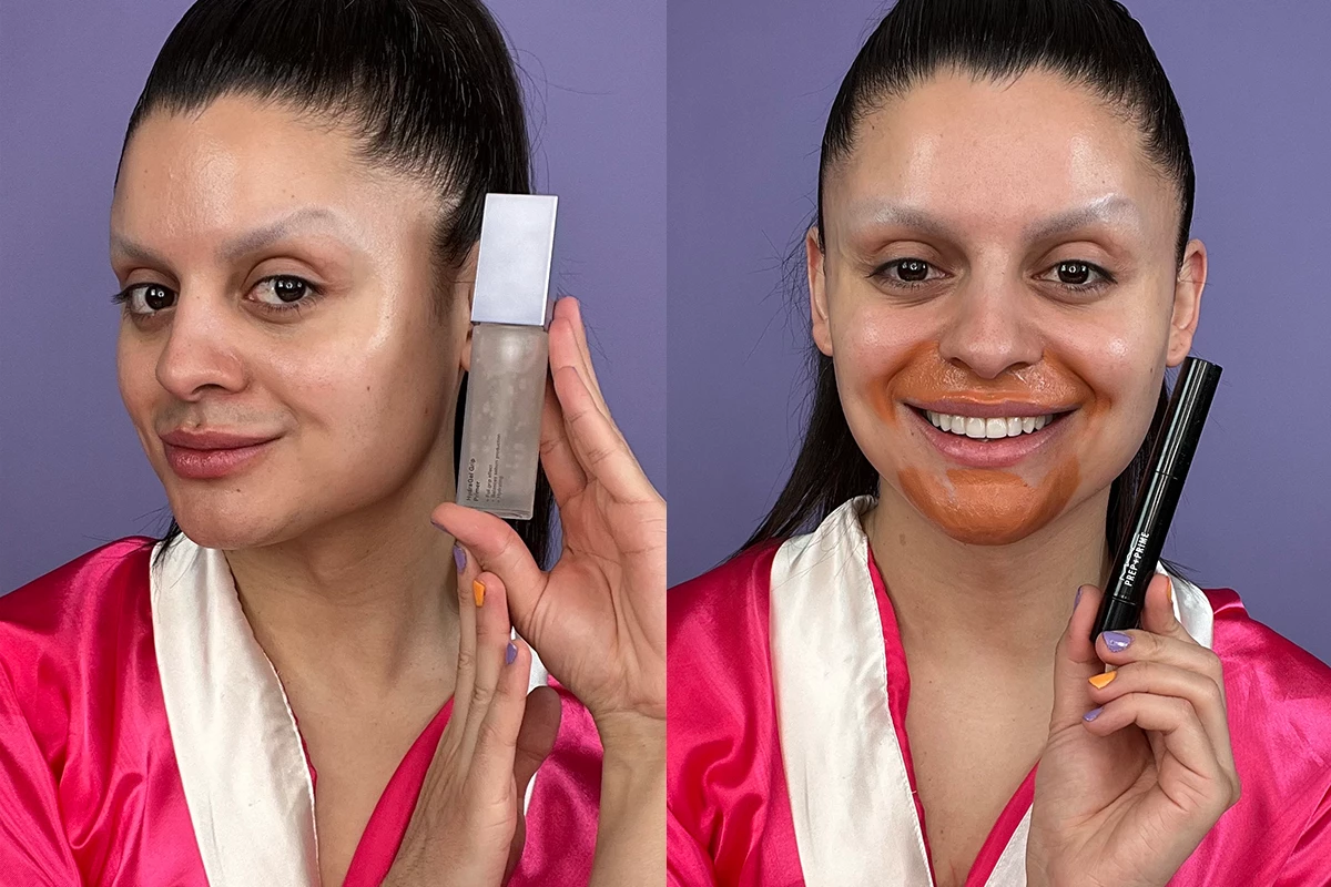 En person med suddat ansikte håller upp två olika sminkprodukter mot en lila bakgrund.