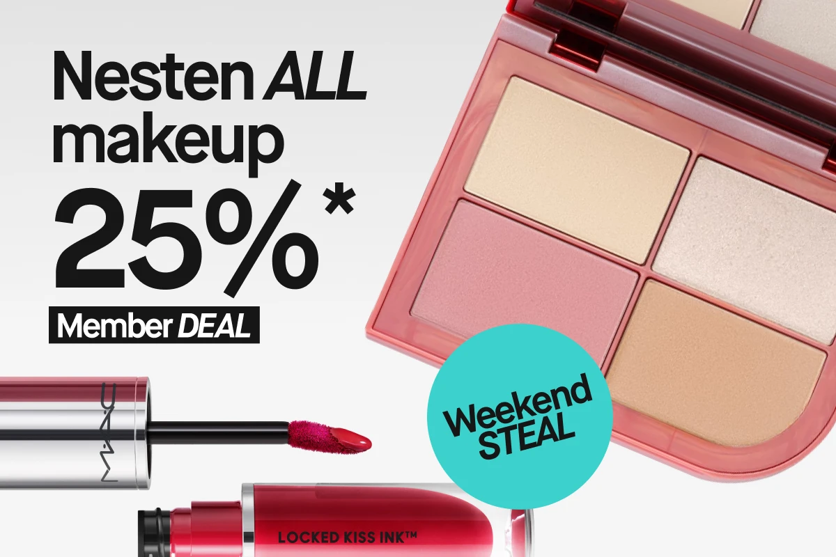 Kampanjegrafikk med teksten “Makeup 25%* Member DEAL” og en turkis sirkel med “Weekend STEAL”, ved siden av en åpen blush- og highlighterpalette og MAC Locked Kiss Ink leppefarge.