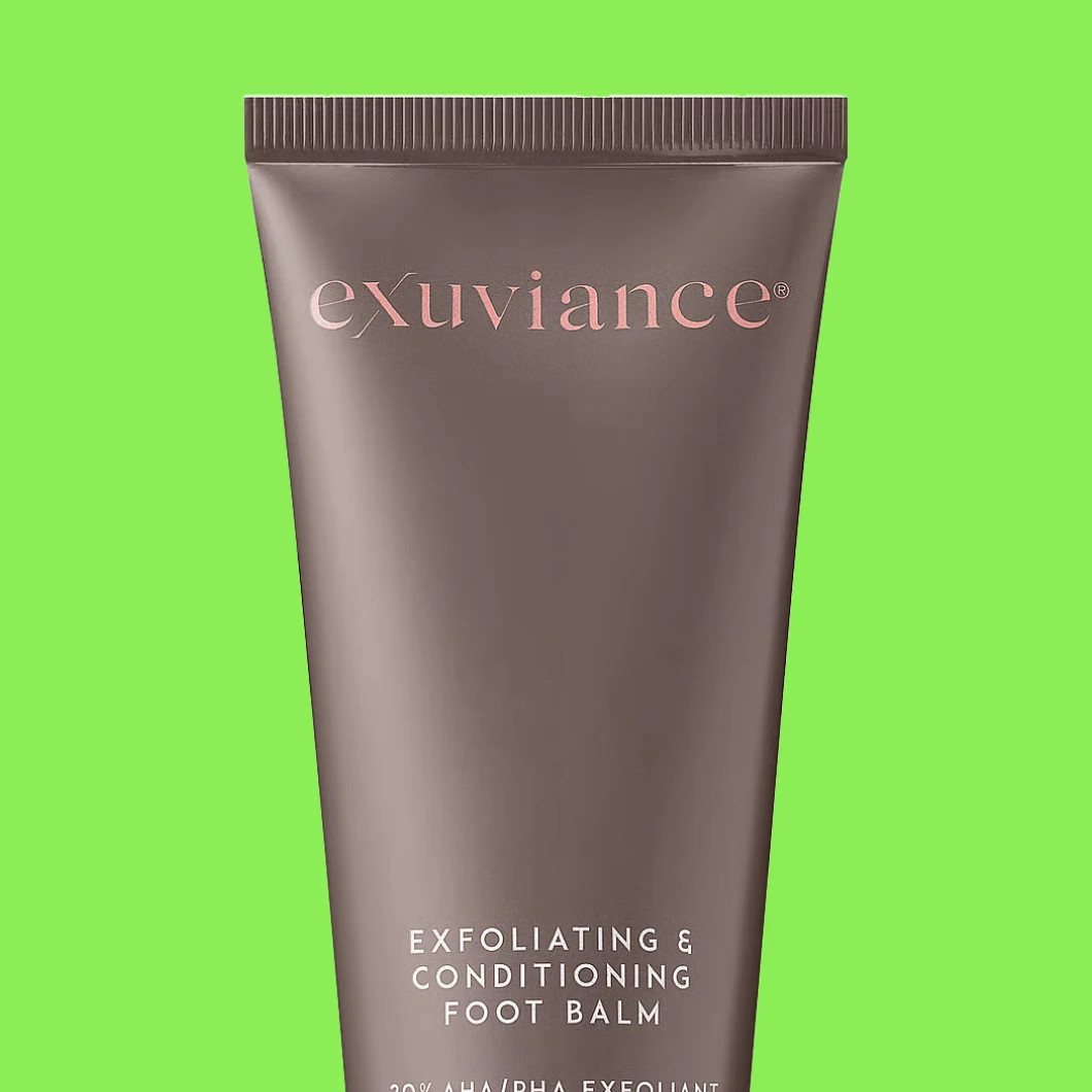 Tuubi, jossa teksti “exuviance Exfoliating & Conditioning Foot Balm 20% AHA/PHA Exfoliant” vihreää taustaa vasten.