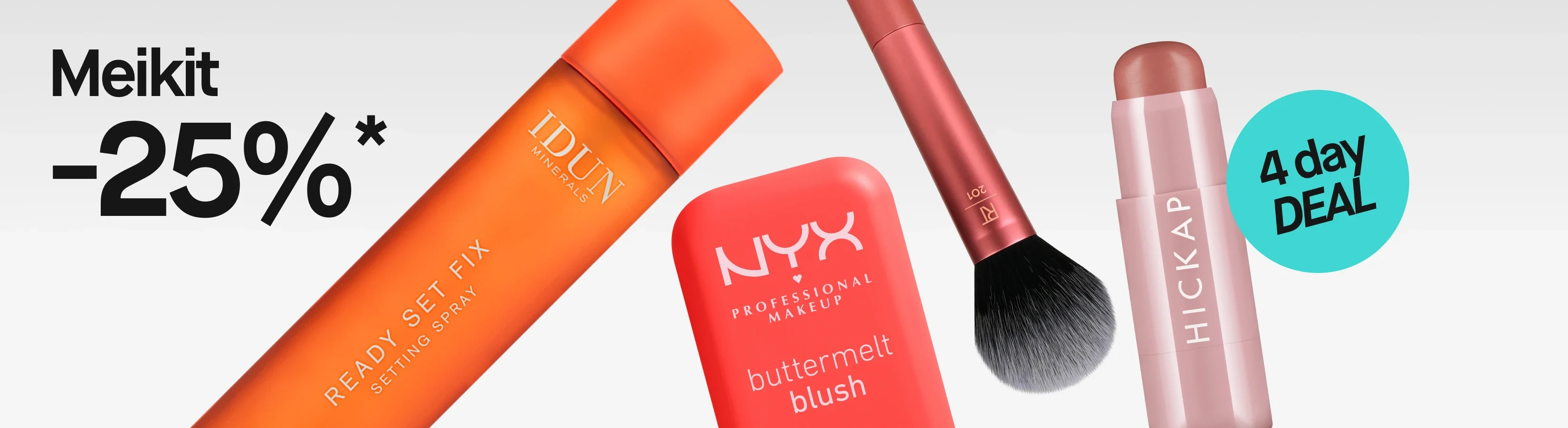 Meikkejä, jossa näkyvät tekstit ”Makeup 25%*” sekä turkoosi kampanjamerkintä ”4 day DEAL”. Vaaleanharmaata taustaa vasten esillä ovat Real Techniques 201 -meikkisivellin, NYX Professional Makeup Buttermelt Blush ja IDUN Minerals Ready Set Fix Setting Spray.