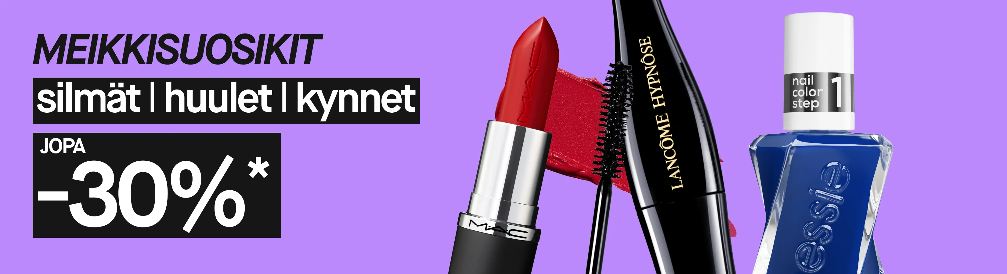 Leveä violetti kampanjakuva, jossa lukee ”MAXAT med makeup”, ”ögon | läppar | naglar” ja ”UPP TILL 30%*”. Taustaa vasten näkyvät punainen MAC-huulipuna, musta Lancôme Hypnôse -ripsiväri ja sininen essie nail color step 1 -kynsilakka.