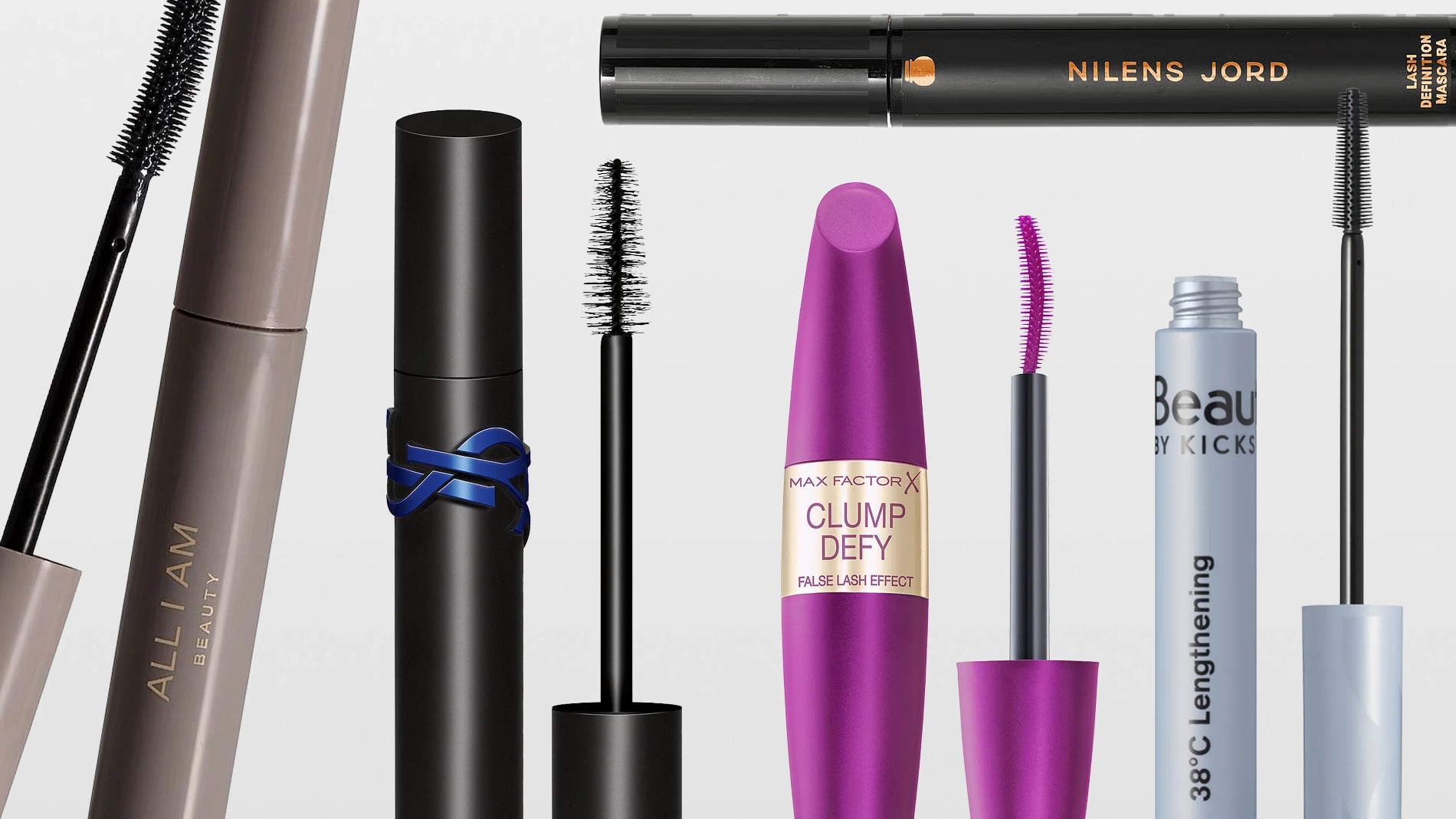 Flere mascaraer plassert mot lys bakgrunn med ulike børster og emballasjer; merkevarer som ALL I AM Beauty, Yves Saint Laurent, Max Factor Clump Defy, Nilens Jord og Beauty by KICKS 38°C Lengthening er synlige på produktene.