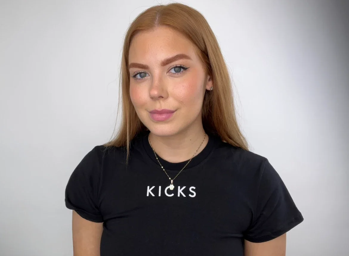 KICKS’ makeupartist Isabella visar steg för steg hur man sminkar en skremmende tolkning av den klassiske klovnelooken.