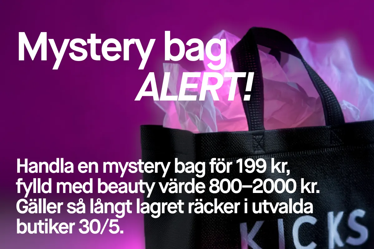 Kampanjebilde med en svart KICKS-pose med silkepapir på rosa/lilla bakgrunn. Tekst: «Mystery bag ALERT! Kjøp en mystery bag for 199 kr, fylt med beauty verdt 800–2000 kr. Gjelder i utvalgte butikker 30.05, så langt lageret rekker.»