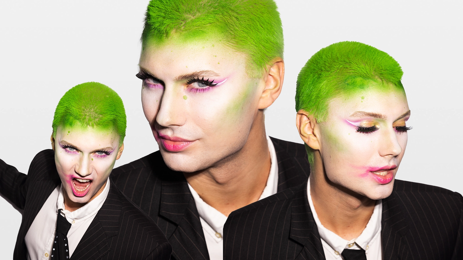 Bilde som viser tre bilder av samme person med grønt hår og kledd i en svart dress med hvit skjorte og svart slips, fra forskjellige vinkler. Personen står mot en hvit bakgrunn.