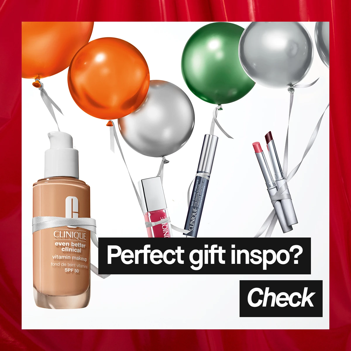 Clinique sminkeprodukter som foundation, leppestift og mascara svever blant ballonger i oransje, sølv og grønt mot hvit bakgrunn – festlig julekampanje med skjønnhetsinspirasjon.