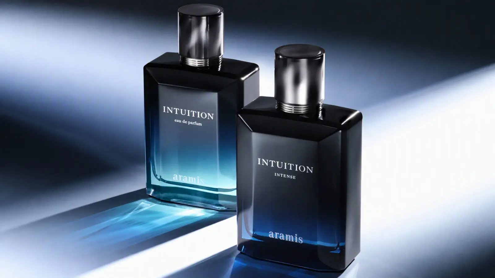 Kaksi Aramis Intuition -tuoksupulloa. Vasemmalla 'INTUITION eau de parfum aramis', oikealla 'INTUITION INTENSE aramis'.