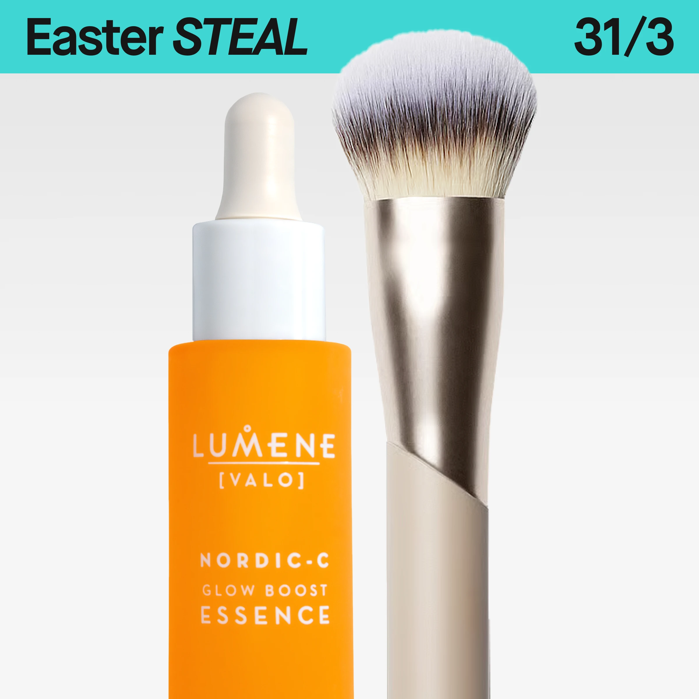 Tuotekuva meikkisiveltimestä, jossa vaaleat harjakset ja metallivarsi, sekä Lumene Nordic-C Glow Boost Essence -seerumista oranssissa pipettipullossa vaaleaa taustaa vasten.