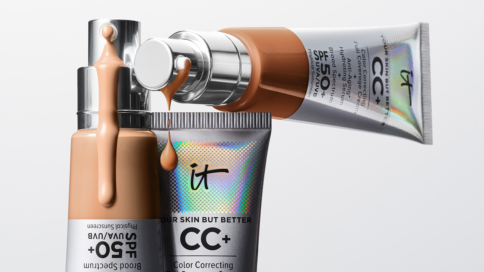 Kolme CC-voidetta SPF 50+ -suojakertoimella tyylikkäässä, metallisessa pakkauksessa, jossa CC-voide valuu pumpuista.