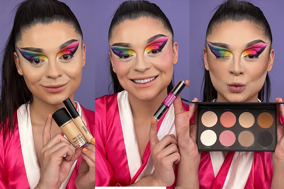 En person med suddat ansikte håller upp olika sminkprodukter mot en lila bakgrund.