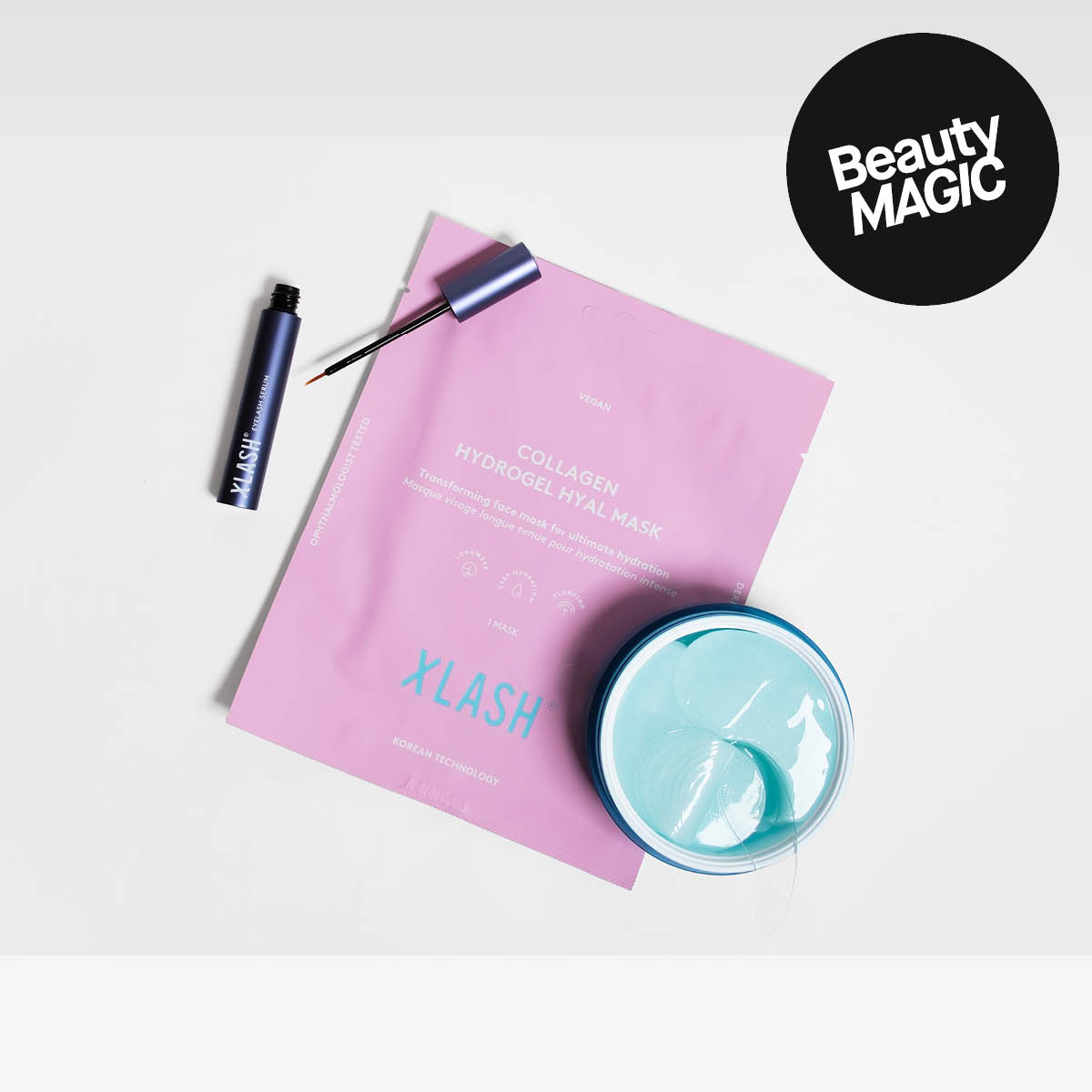 Xlash-produkter, inkludert kollagen hydrogel maske og vippeserum. Bakgrunnen har en "Beauty MAGIC" klistremerke.