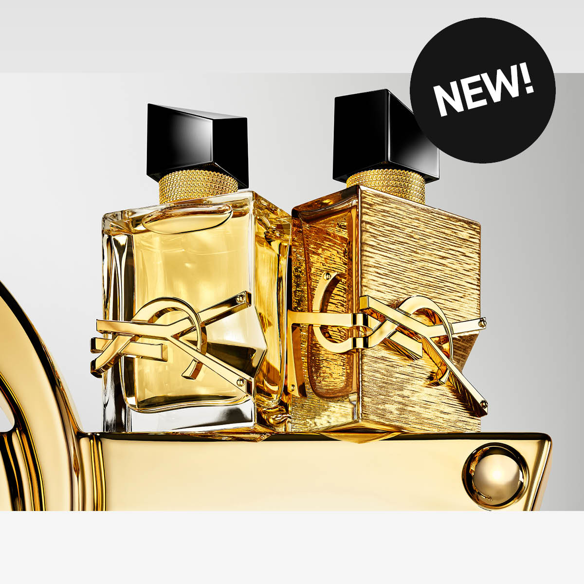 To YSL dameparfymer i gullflasker, ny luksusduft 2025, sticker med teksten NEW!