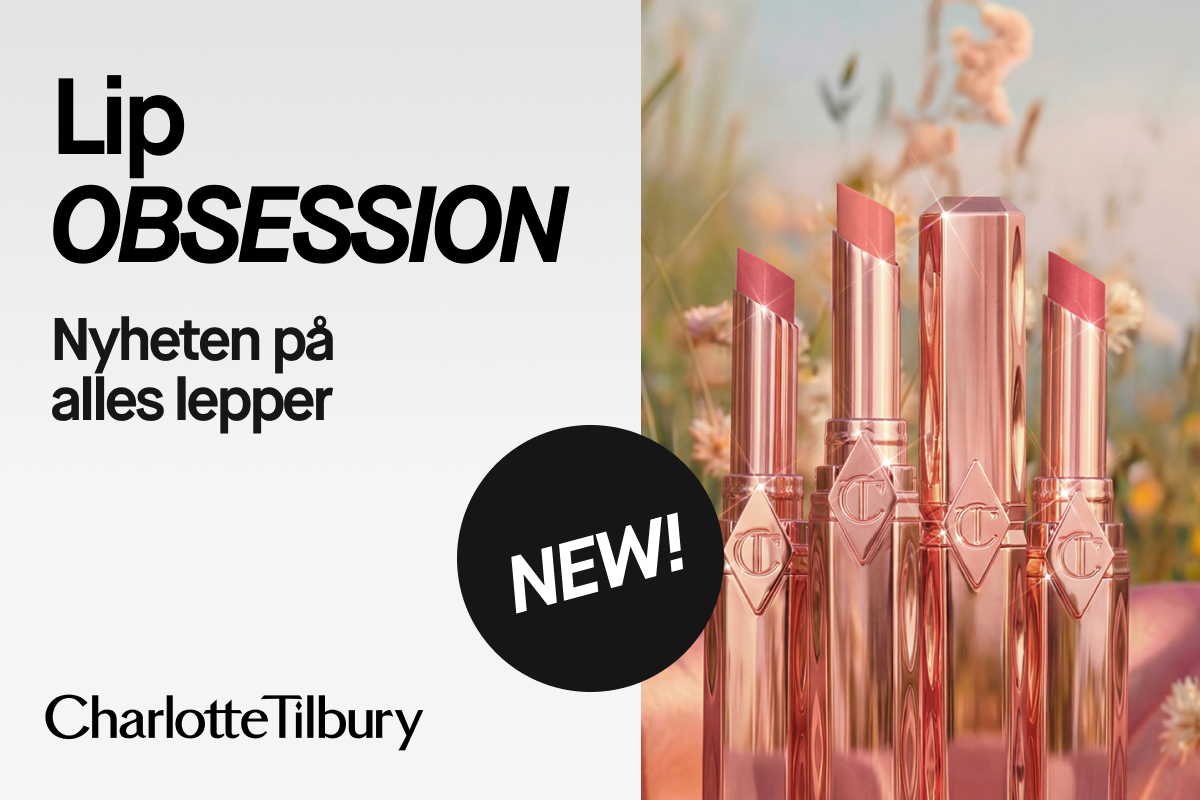 En blond kvinne påfører leppestift i et mykt, blomsterfylt miljø. Ved siden av vises Charlotte Tilbury Lip Obsession-leppeprodukter og teksten “Nyhet”.