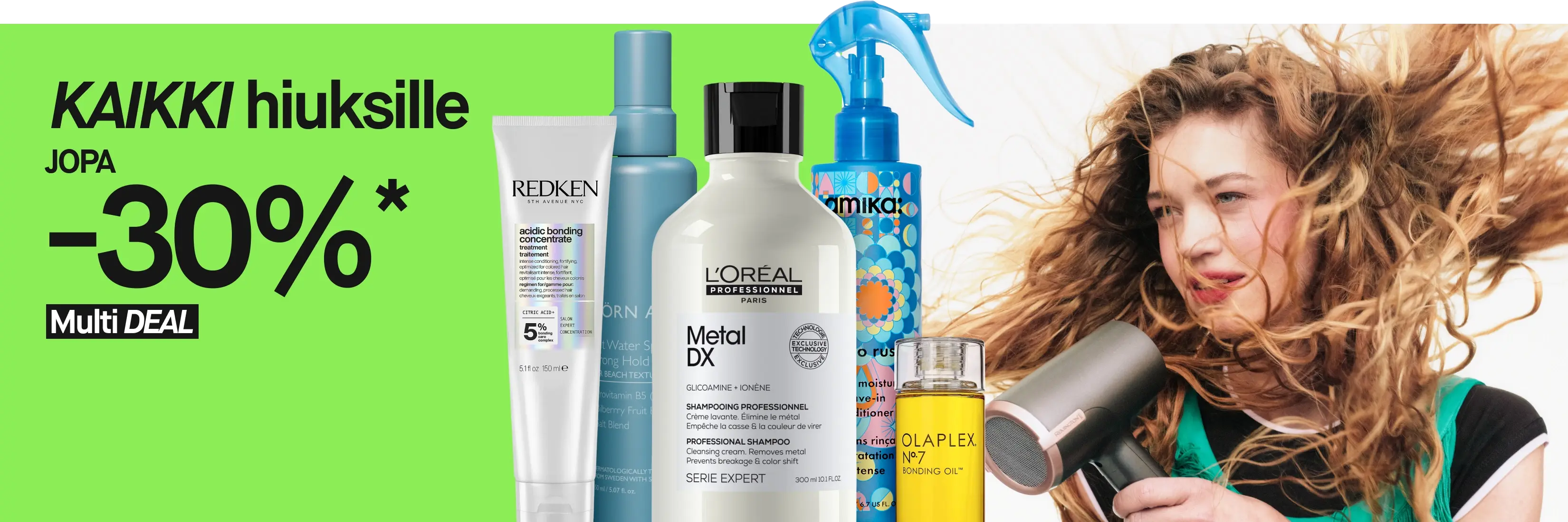 Teksti ”Multi DEAL: Kaikki hiustuotteet jopa -30% alennuksella” sekä K18-, Olaplex No.7 Bonding Oil-, Redken Acidic Bonding Concentrate-, L’Oréal Professionnel Metal DX- ja amika hydro rush -hiustenhoitotuotteita. Oikealla henkilö pitää hiustenkuivaajaa kiharoiden hiustensa lähellä.